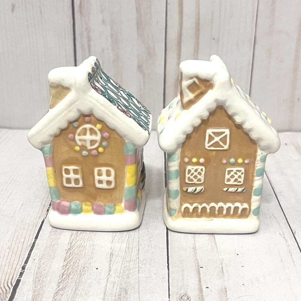 Transpac Gingerbread House Salt & Pepper Shaker Set Christmas Holiday - Picture 3 of 7
